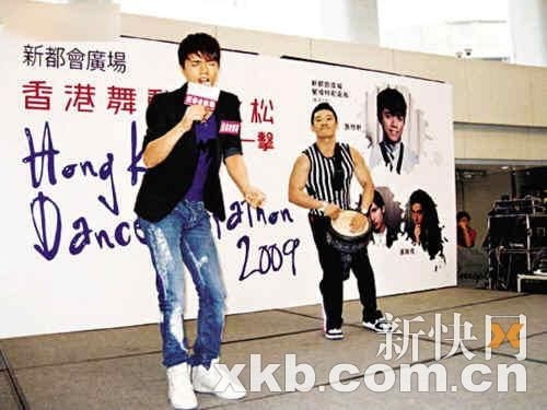 張敬軒不介意“曖昧”成焦點:緋聞多收入多